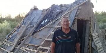 A Camilo Pastén se le vino abajo la casa y vive de una pensión de 8 mil pesos\u002E