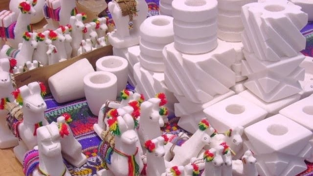 Feria de artesanías en sal en el Centro Cultural América (Turismo Salta)