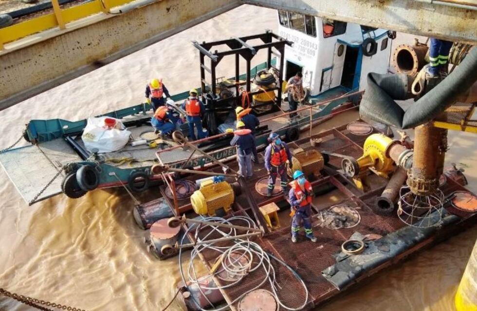 Instalan bombas suplementarias para asegurar la provisión de agua potable pese a la bajante
