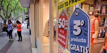 Realizaron una encuesta en San Rafael para determinar qué feriado eligen abrir los comerciantes y cual cerrar sus puertas.