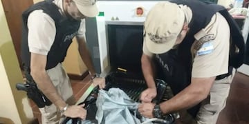 Detuvieron a un hombre y a una mujer que transportaban cocaína en Wanda\u002E