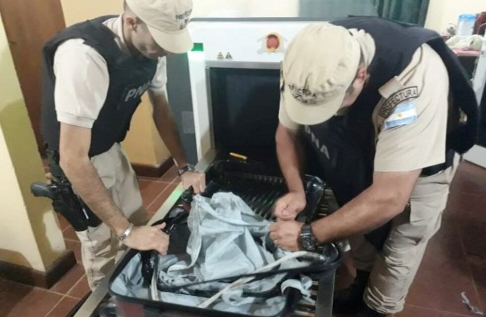 Wanda: Prefectura detuvo a dos narcotraficantes con un kilo de cocaína