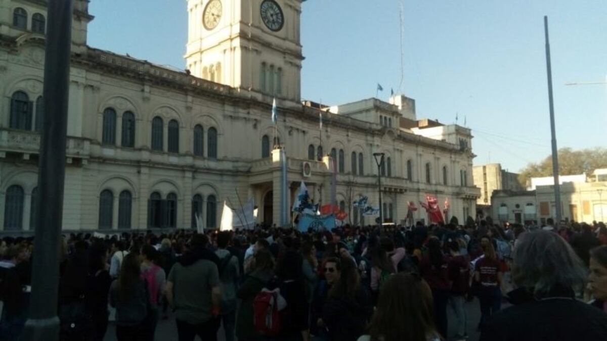 Marca de docentes universitarios en Paraná\u002E