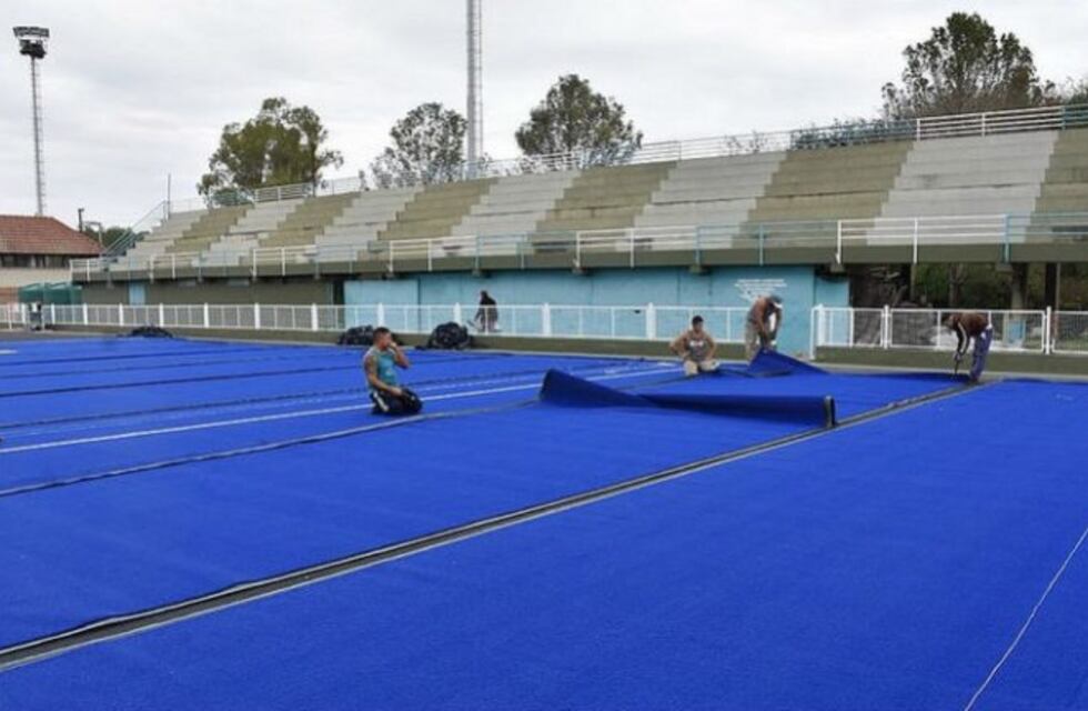 Avanzan las obras en la cancha de césped sintético de hockey de la Muni