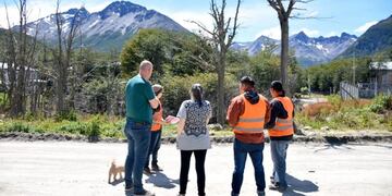 Visita a vecinos puerta a puerta en Ushuaia