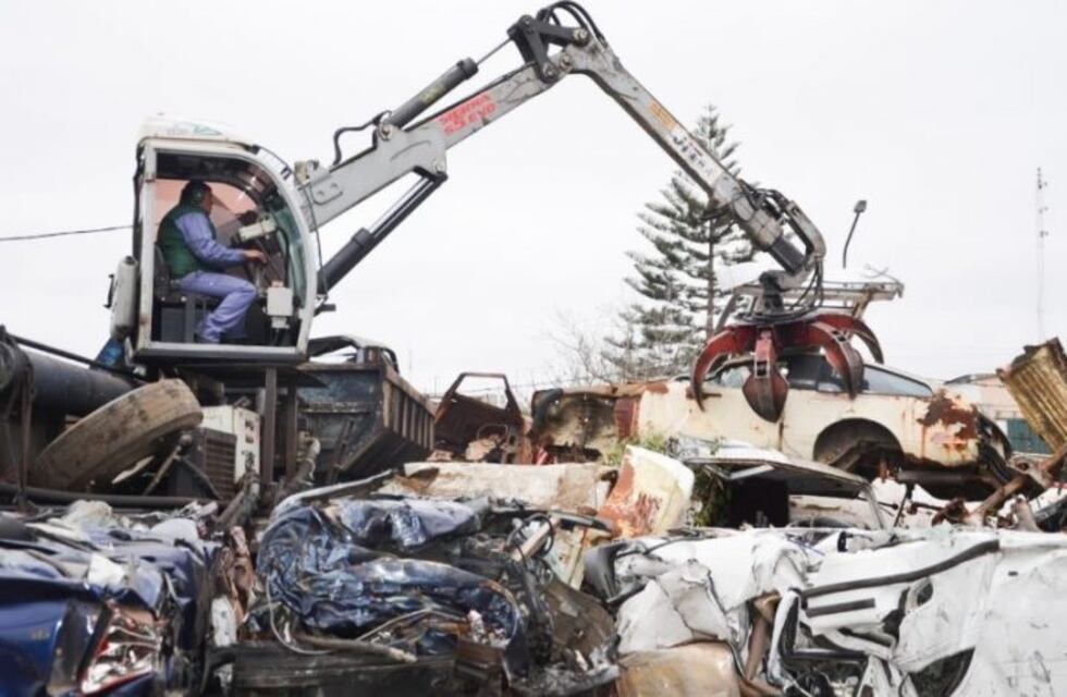 Compactan piezas de desarmadero ilegal y lo recaudado tendrá fines sociales