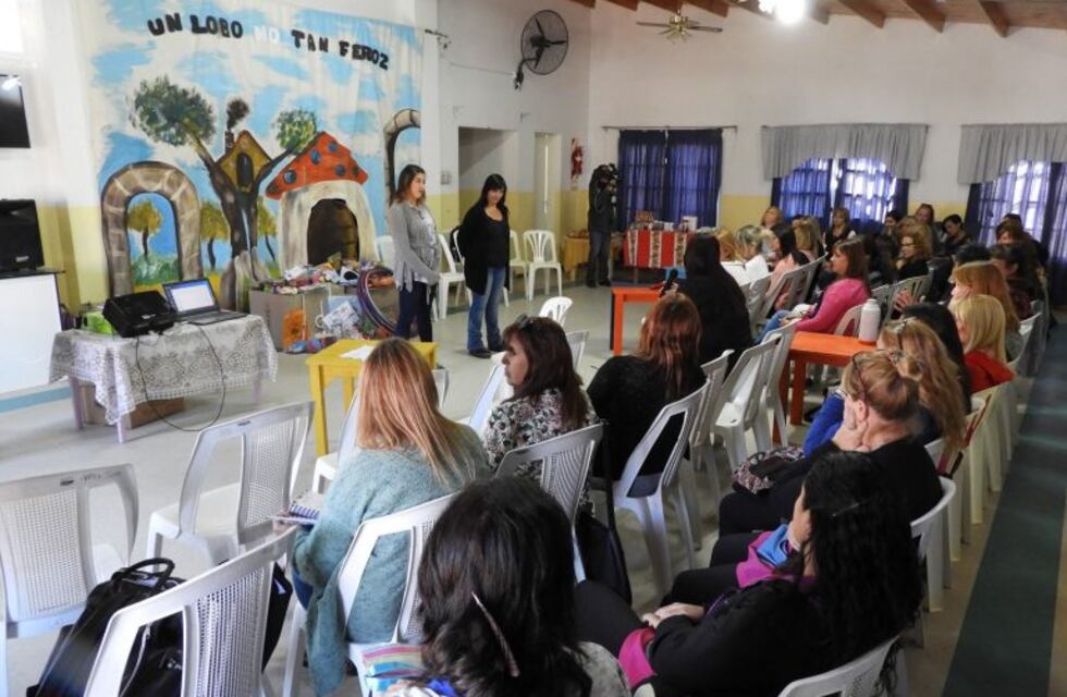 Punta Alta: capacitaron al personal de Jardines Maternales y entregaron kits de juegos