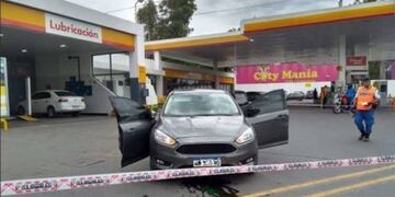 Una salidera bancaria en Ituzaingó terminó con un policía baleado y un ladrón muerto\u002E