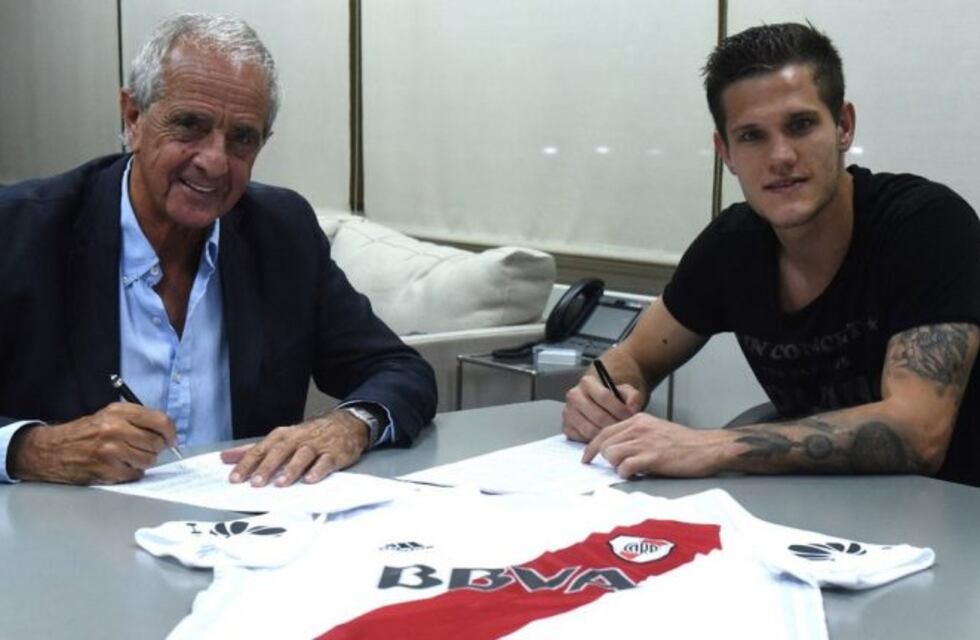 Bruno Zuculini firmó su contrato con River