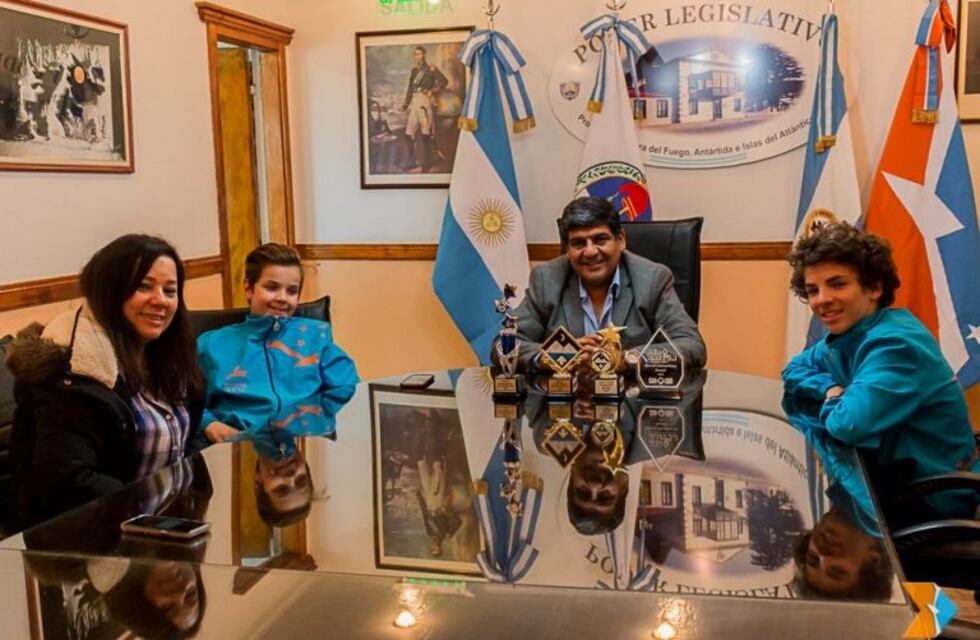 Fueguinos alcanzan podio en snowboard internacional