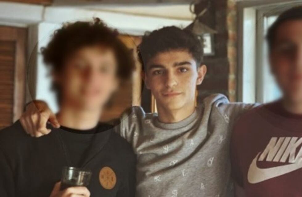 "A mi hijo lo acribillaron, tiene un tiro en la cabeza", dijo la mamá del joven de 17 años muerto
