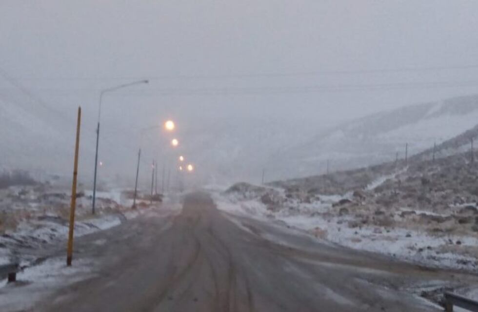 Nieva en Comodoro y por precaución se cortaron caminos alternativos