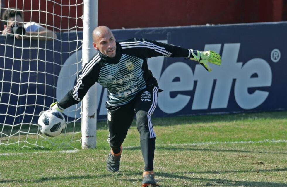 Willy Caballero inaugurará una biblioteca futbolera en Santa Elena