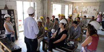 Dan charlas en obras de construcción para concientizar sobre el acoso callejero en Tucumán