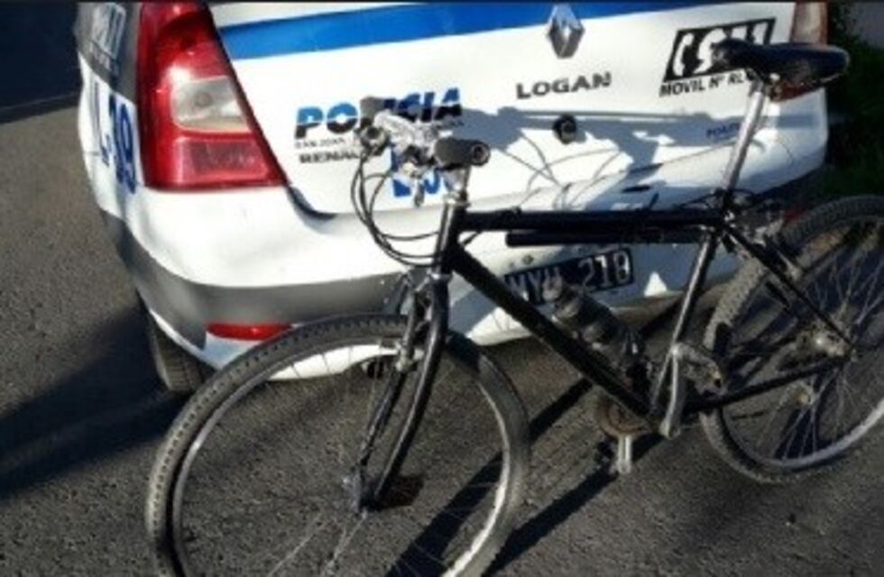 ¡Insólito! Asaltó una subcomisaría, golpeó a una efectivo y se llevó una bicicleta
