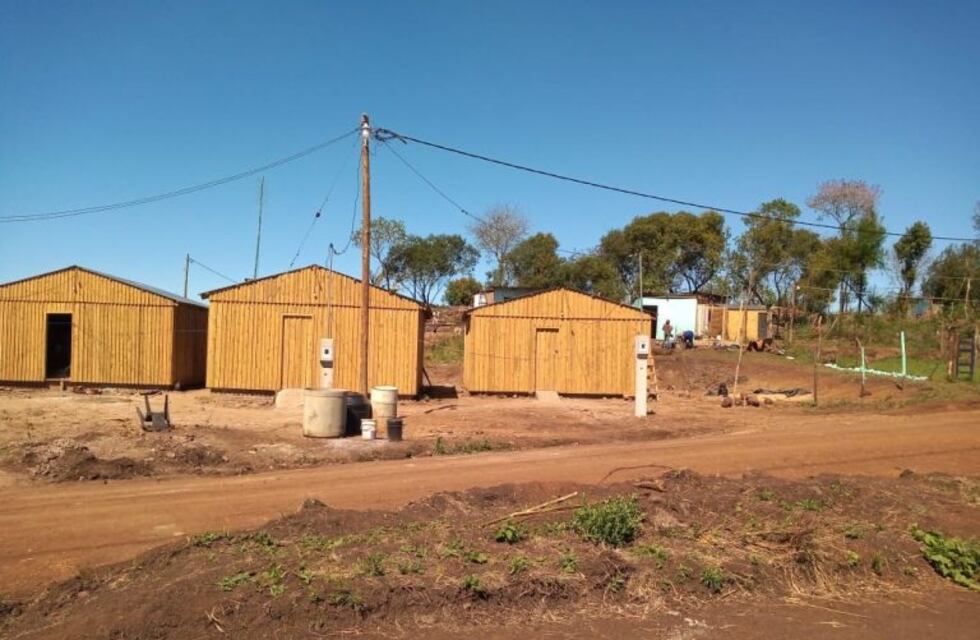 Relocalizaron y proporcionaron casas a cinco familias asentadas sobre dos avenidas