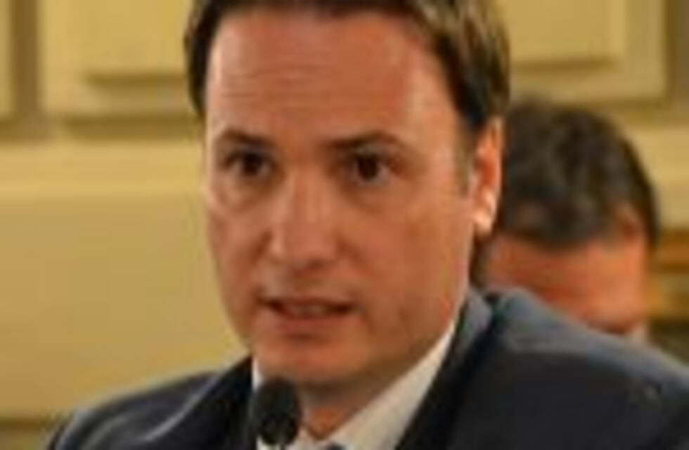 Proponen que las licencias de conducir duren 5 años hasta los 75