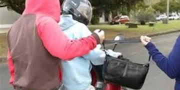 Detienen a motochorros tras arrebato en la zona este