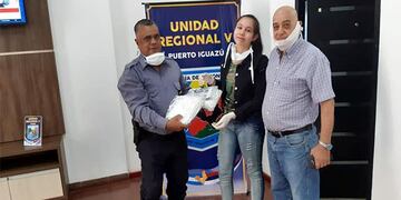 Solidaridad: una adolescente de 13 años confecciona barbijos para donarlos