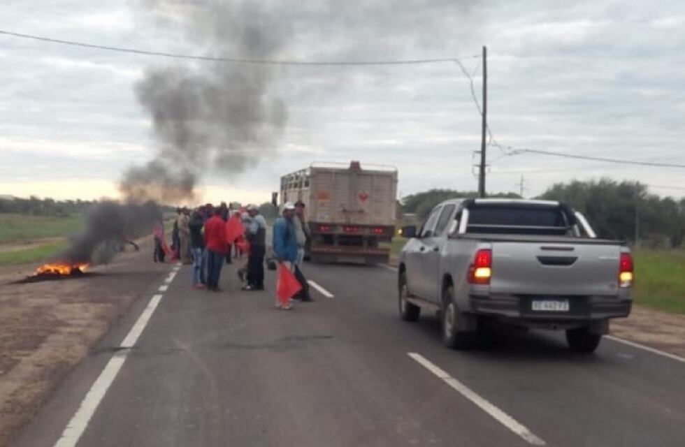 Cortan la ruta 16: manifestación de trabajadores de Napenay