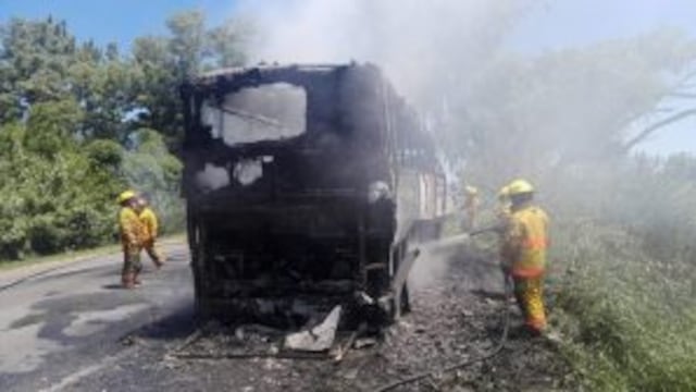 Incendio en un colectivo Monticas