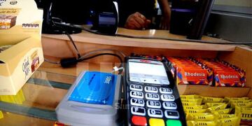 Alternativas para cargar la tarjeta Sube y Movi ante el paro de los kiosqueros\u002E (Archivo)