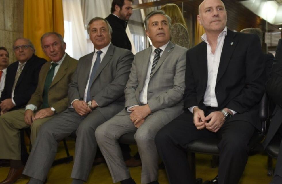 Cornejo pide "celeridad" en la justicia federal