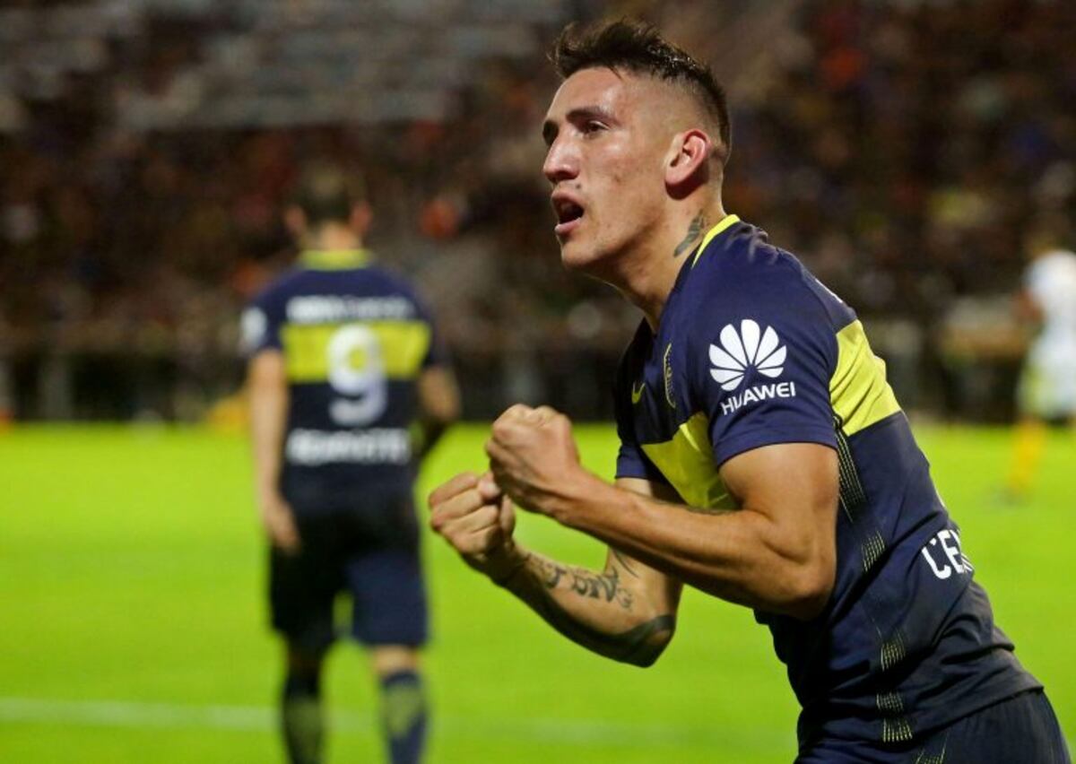 Boca Juniors' forward Ricardo Centurion (R) celebrates after scoring the team's second goal against Aldosivi, at Jose Maria Minella stadium in Mar del Plata City, on June 17, 2017\u002E \r\nBoca Juniors won 4-0\u002E / AFP PHOTO / TELAM / DIEGO IZQUIERDO mar del plata RICARDO CENTURION campeonato torneo primera division 2016 2017 futbol futbolistas partido aldosivi boca juniors