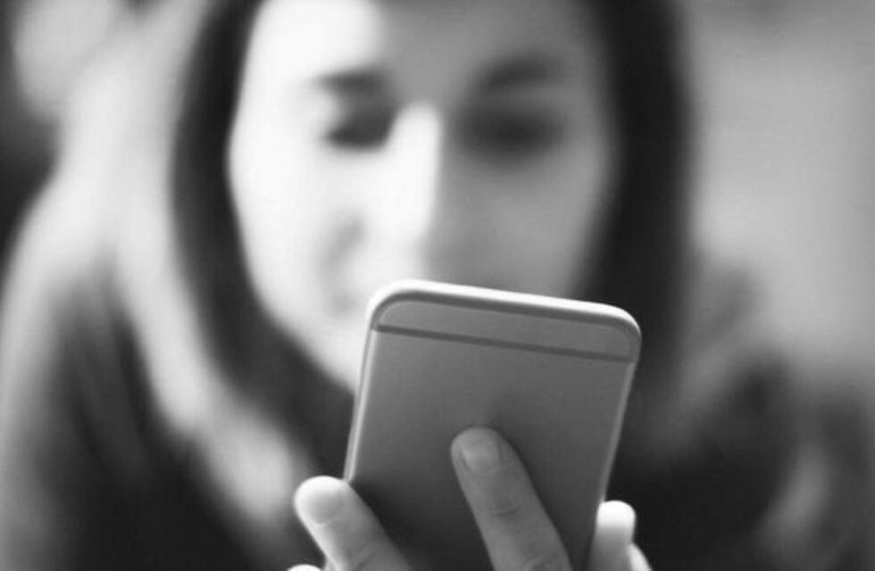 Una madre busca el celular que le robaron con fotos de su hija