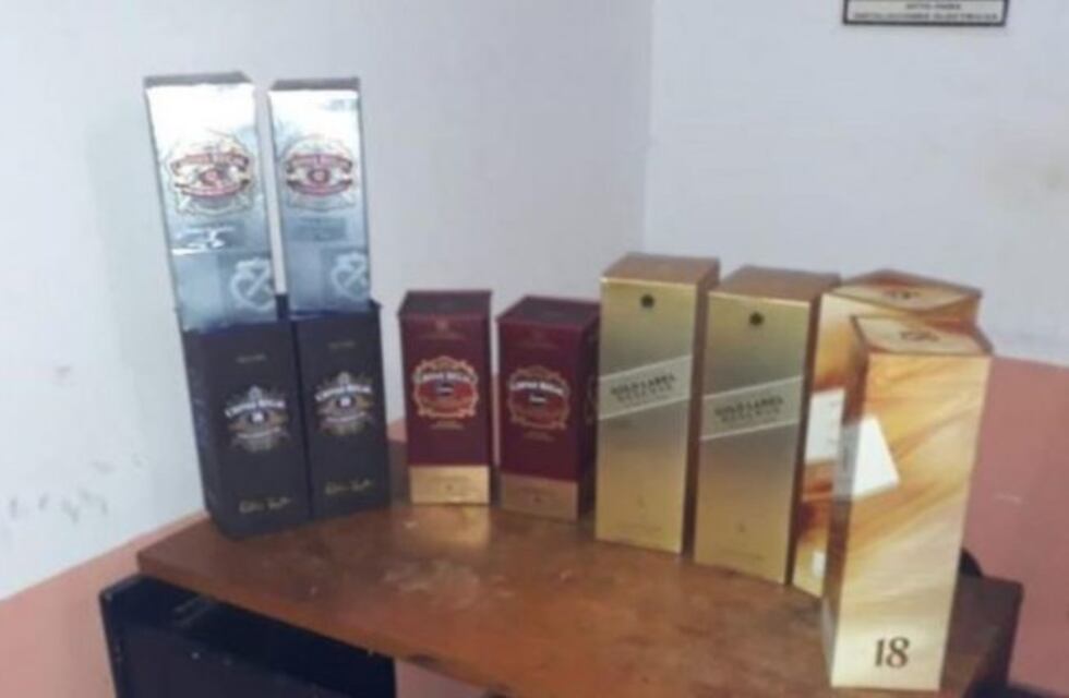 Intentó robarse del supermercado botellas de whisky valuadas en más de 20 mil pesos