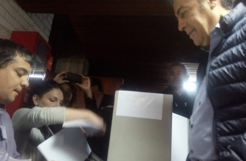 Estudiantes de la UNCuyo increparon a Cornejo