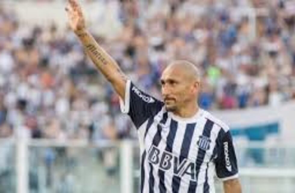 Homenaje en la Legislatura al Cholo Guiñazú por su trayectoria