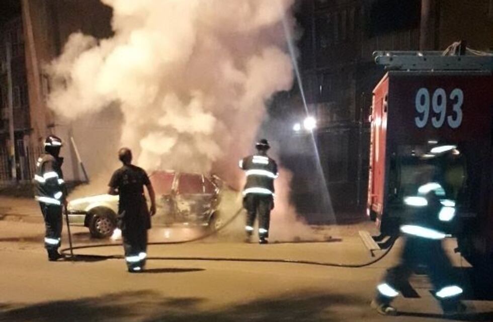 Incendiaron el auto de un remisero al que habían acusado por intento de abuso sexual
