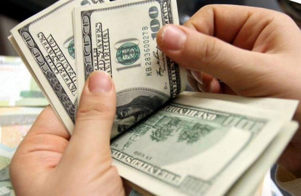 En medio del paro, el dólar cae