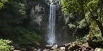 Salto del Cuña Pirú en el Valle del Salto Encantado\u002E (WEB)