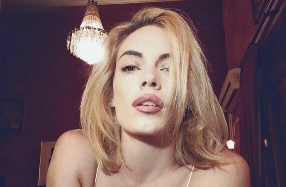 Emilia Attias pidió verano con una postal en ropa interior