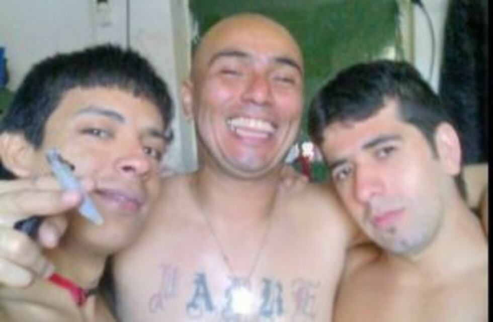 Se filtraron nuevas fotos de los "beneficios" que gozan los barras de Colón en el penal de Coronda