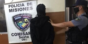 Tiene 19 años y salió con un revolver calibre 22 a atemorizar al barrio de la Chacra 120\u002E Lo detuvieron\u002E Hirió a un vecino en la pierna derecha\u002E