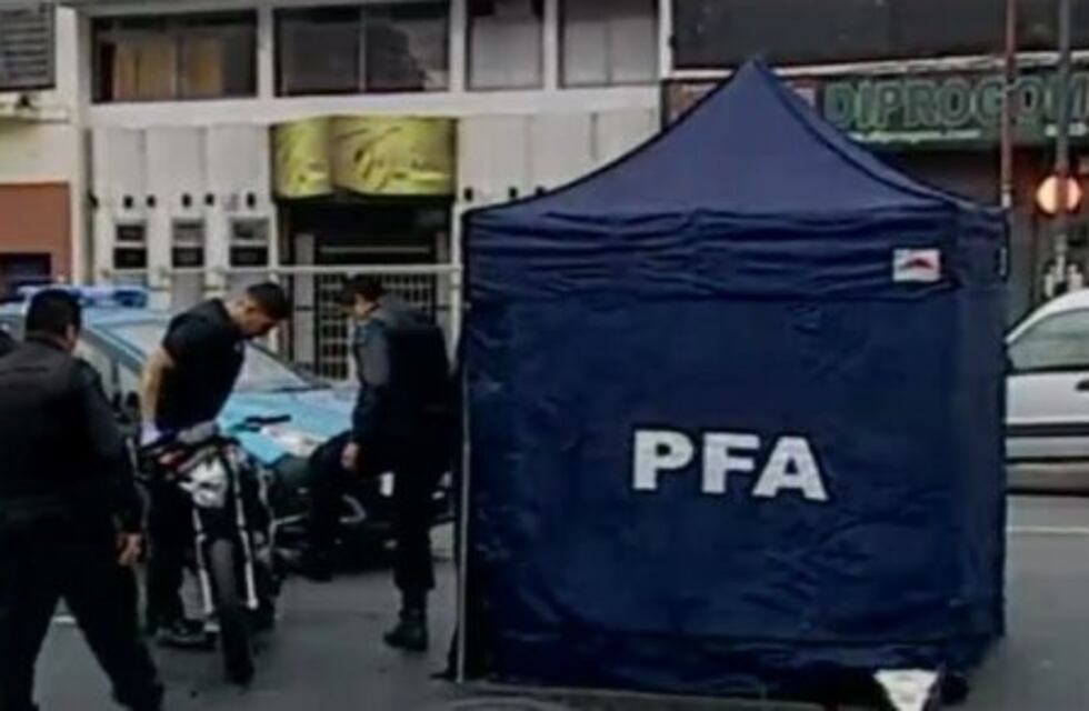 Liniers: un motociclista atropelló y mató a una joven