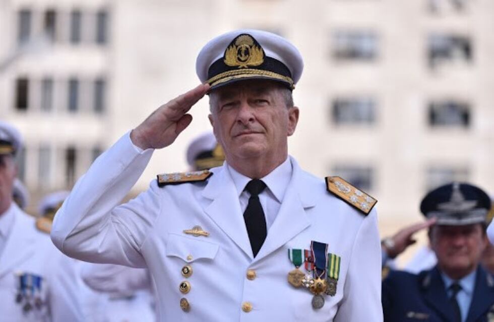 Habló el jefe de la Armada:  "En cuanto no me releven, sigo en mi función"