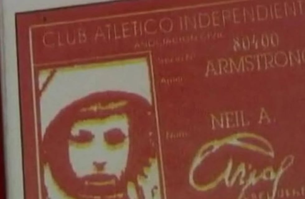 La historia del banderín de Independiente que llegó a la Luna en el Apolo 11