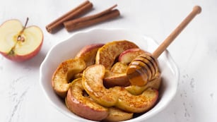 Receta fácil e increíble: descubre el secreto de una tarta de manzana y canela sin azúcar ni harinas