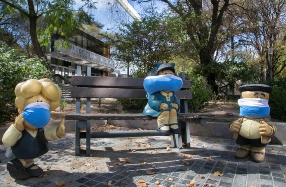 Esculturas de la Ciudad de Mendoza también usan tapabocas