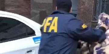 Una suboficial de policía detenida por comprar droga\u002E (PFA)