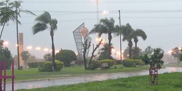 Cerca de las 16 horas la tarde se oscureció y se encendieron las luces del alumbrado público