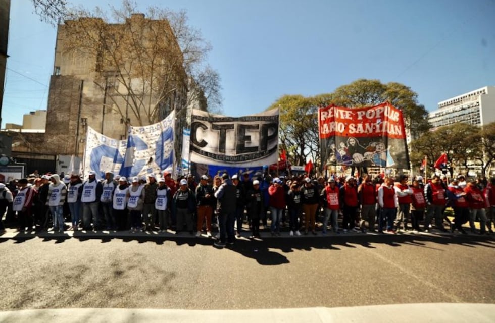 Emergencia alimentaria: movimientos sociales se manifestaron frente al Congreso durante el debate