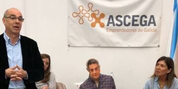 Un político faltó a un debate electoral y pusieron un muñeco en su lugar\u002E (Twitter)