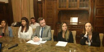 Emprendedoras junto a Roy López Molina en el Concejo\u002E (La Ocho)