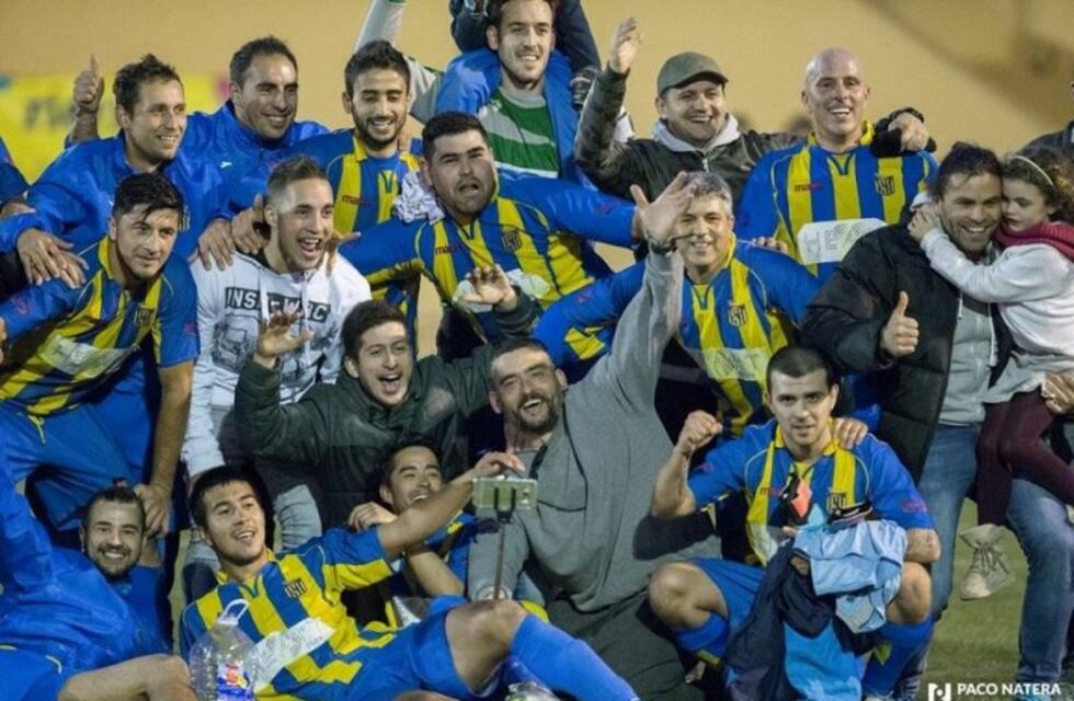 Fanático de Central creó un club de fútbol en Ibiza y le puso los colores canallas