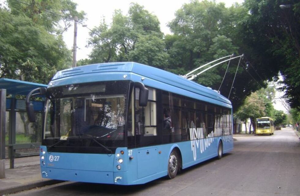 Debutó con problemas la nueva línea Q tras desengancharse un cable del tendido aéreo